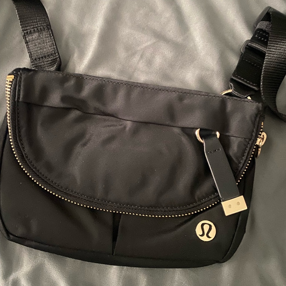 Lululemon crossbody / belt bag. Never worn. Night festival Micro bag.